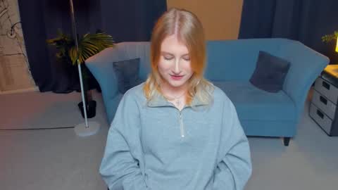 Polly online show from November 2025 08:41:01 PM