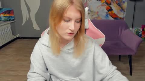 Polly online show from November 2025 08:52:01 PM