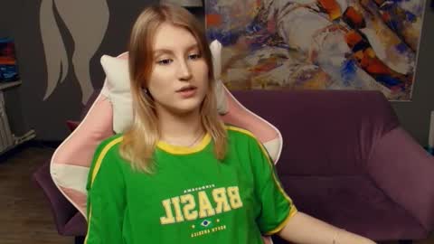 Polly online show from November 2025 08:49:01 PM