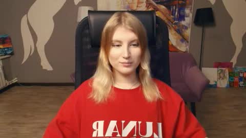 Polly online show from November 2025 09:14:02 PM