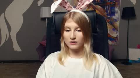 Polly online show from November 2025 08:55:01 PM