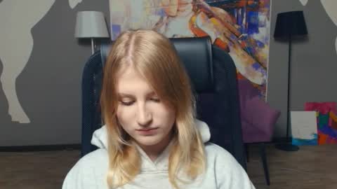 Polly online show from November 2025 09:06:01 PM