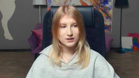 Polly online show from November 2025 09:07:01 PM