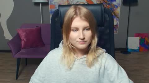 Polly online show from November 2025 08:24:02 PM