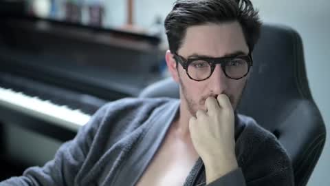 Snapshot of shape80 chatting on December 2025 09:05:01 AM frenchy boy online show from December 2025 09:05:01 AM