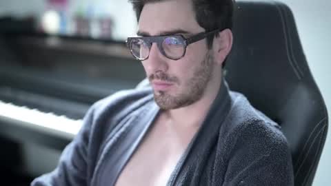 Snapshot of shape80 chatting on December 2025 09:05:02 AM frenchy boy online show from December 2025 09:05:02 AM