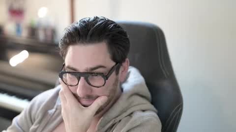 Snapshot of shape80 chatting on December 2025 08:11:01 AM frenchy boy online show from December 2025 08:11:01 AM