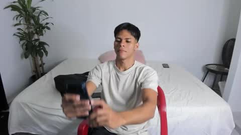 shark_boy21 online show from October 2025 10:04:01 PM