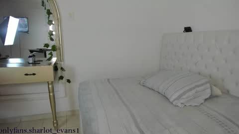 Snapshot of sharlot_evans_ chatting on February 2026 12:33:01 PM Sharlot online show from February 2026 12:33:01 PM