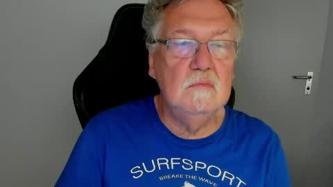 Snapshot of sharlots_pet chatting on June 2026 08:30:01 AM sharlots_pet online show from June 2026 08:30:01 AM