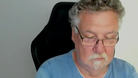 Snapshot of sharlots_pet chatting on June 2026 01:12:01 PM sharlots_pet online show from June 2026 01:12:01 PM