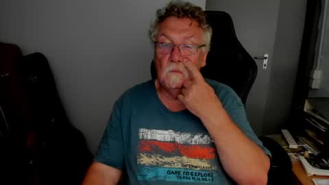 Snapshot of sharlots_pet chatting on June 2026 07:15:01 PM sharlots_pet online show from June 2026 07:15:01 PM