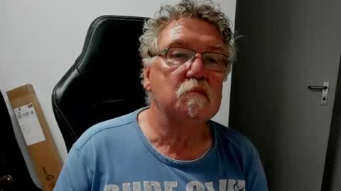Snapshot of sharlots_pet chatting on July 2026 09:14:01 AM sharlots_pet online show from July 2026 09:14:01 AM