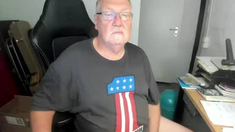 Snapshot of sharlots_pet chatting on July 2026 11:31:02 AM sharlots_pet online show from July 2026 11:31:02 AM