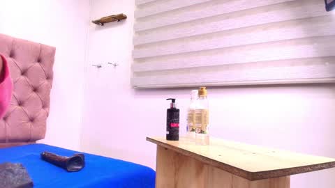 Sharlott online show from February 2025 11:54:02 AM