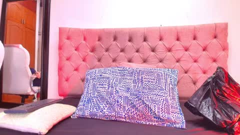 Sharlott online show from February 2025 12:13:02 PM