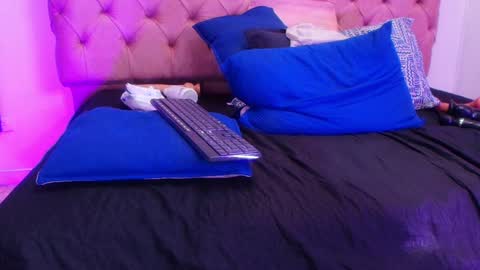 Sharlott online show from February 2025 06:04:01 PM