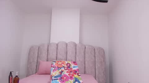 Sharlott online show from December 2025 11:52:01 AM