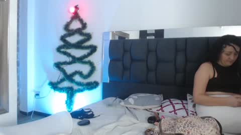 Sara online show from December 2024 08:04:01 PM