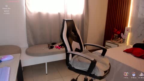 SASHA BLOOM online show from November 2025 04:41:02 PM