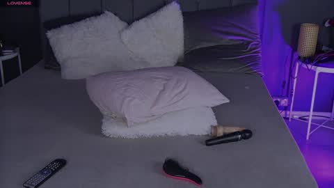 Snapshot of shayblonde chatting on December 2024 01:06:01 AM shayblonde online show from December 2024 01:06:01 AM