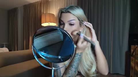 Snapshot of shayblonde chatting on November 2025 08:51:01 PM shayblonde online show from November 2025 08:51:01 PM