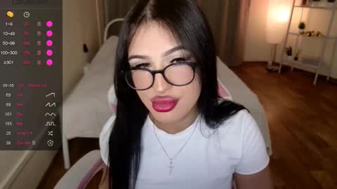 Shay online show from November 2025 04:01:01 AM