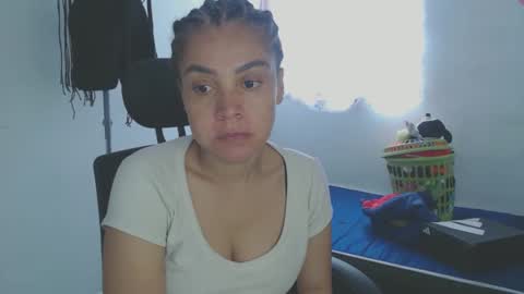 Shayna online show from April 2026 07:00:01 PM