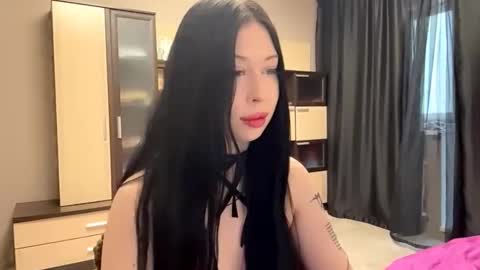 Snapshot of shaynikim chatting on November 2025 08:14:01 AM Dana online show from November 2025 08:14:01 AM