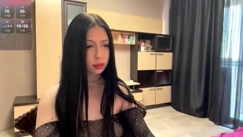 Snapshot of shaynikim chatting on November 2025 08:14:02 AM Dana online show from November 2025 08:14:02 AM