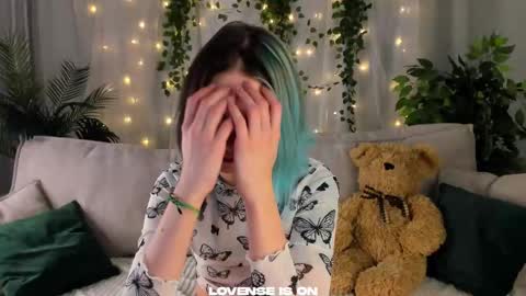 Anika online show from October 2025 12:02:02 PM