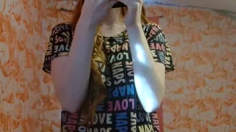 Erika online show from November 2025 08:43:01 PM