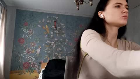 Mila online show from November 2025 09:20:02 AM