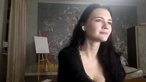 Mila online show from November 2025 08:14:01 PM