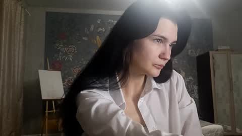 Mila online show from November 2025 04:29:01 PM