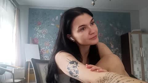 Mila online show from November 2025 08:25:01 AM