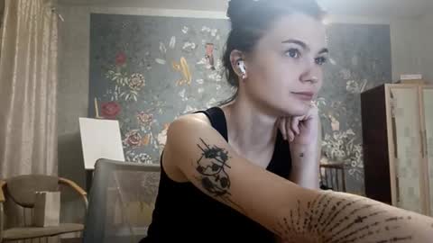 Mila online show from November 2025 10:21:01 PM