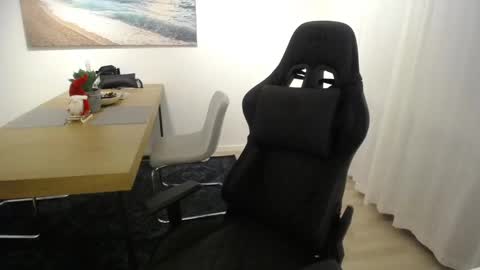 Shellsy H   online show from December 2024 08:56:02 AM