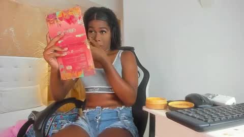 Snapshot of shenielxxx chatting on December 2024 12:22:01 PM shenielxxx online show from December 2024 12:22:01 PM