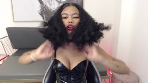 Shenna online show from December 2024 04:15:02 PM