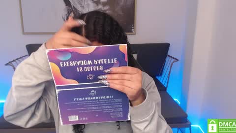 Shenna online show from February 2025 01:11:01 PM