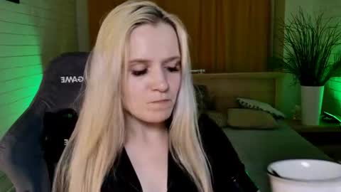 Snapshot of sherributlers chatting on June 2026 05:14:01 AM Sweet Sherri online show from June 2026 05:14:01 AM