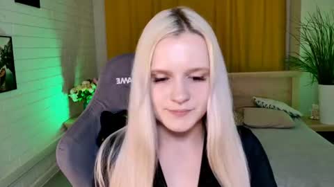 Snapshot of sherributlers chatting on June 2026 10:15:01 AM Sweet Sherri online show from June 2026 10:15:01 AM
