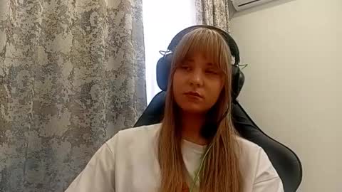 Lisa online show from November 2025 07:52:02 AM