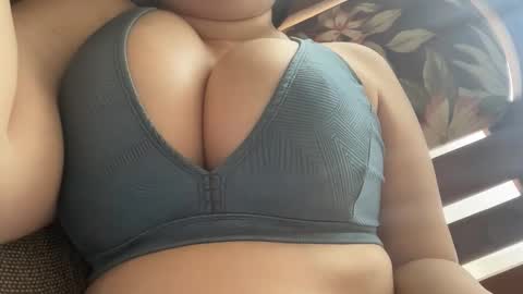 Shes Delicious online show from November 2025 01:22:01 PM