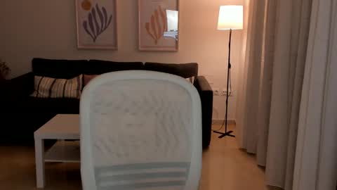 Snapshot of shesleepsnaked chatting on December 2024 08:07:01 PM shesleepsnaked online show from December 2024 08:07:01 PM