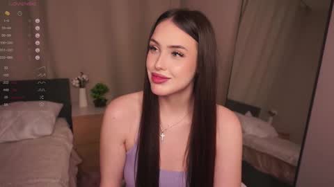 Mia online show from November 2025 04:43:02 PM