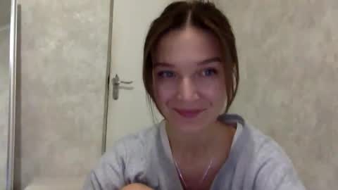 Snapshot of shining_pearl chatting on October 2025 09:10:02 PM Jesica online show from October 2025 09:10:02 PM