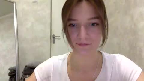 Snapshot of shining_pearl chatting on November 2025 08:42:01 PM Jesica online show from November 2025 08:42:01 PM