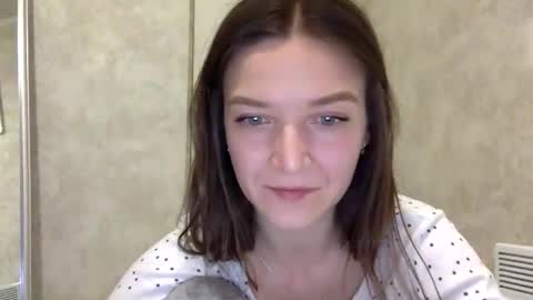 Snapshot of shining_pearl chatting on April 2026 05:43:02 PM Jesica online show from April 2026 05:43:02 PM